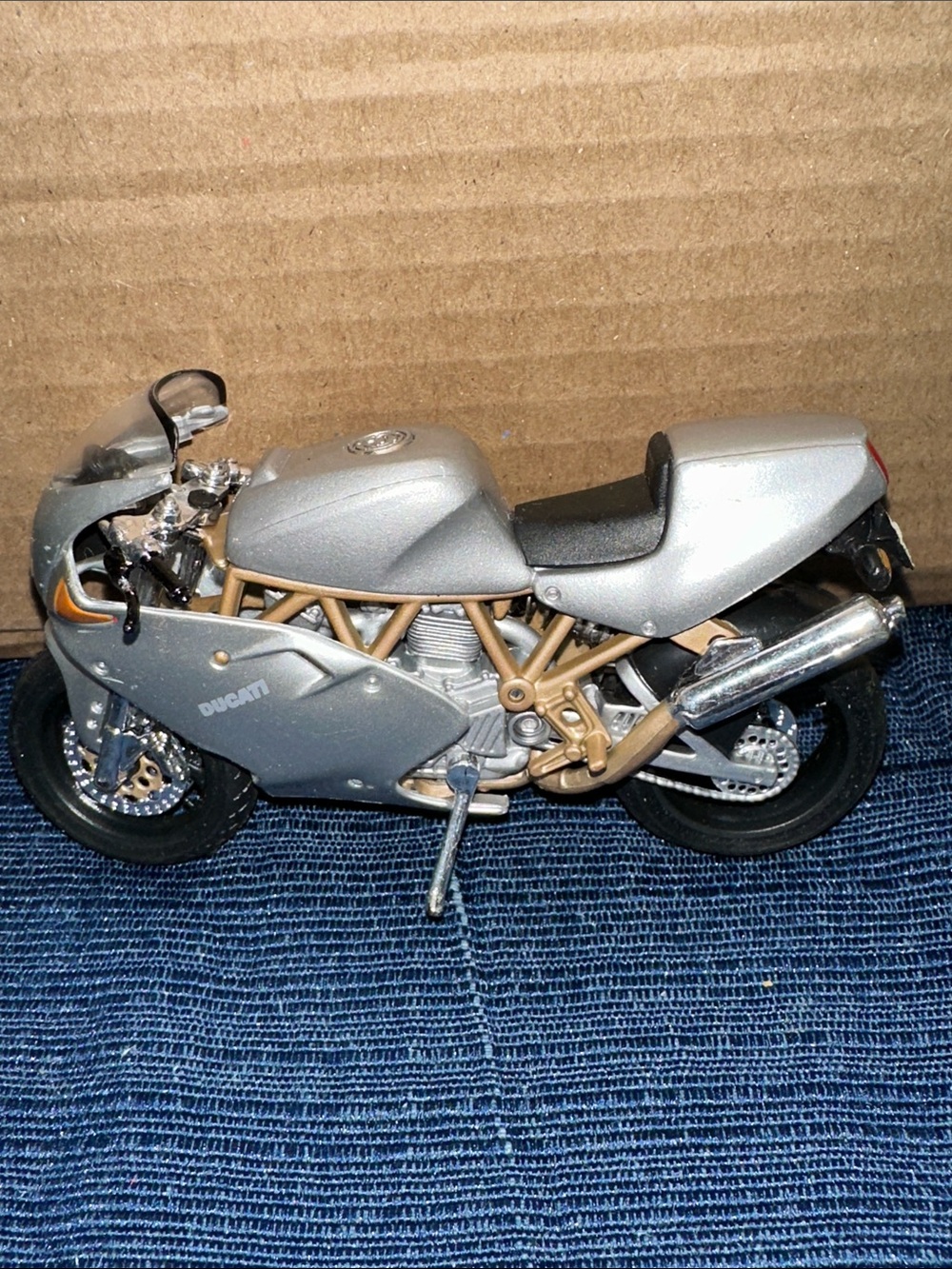 Maisto Ducati 900 Super 1:18 Silver Model Motorcycle